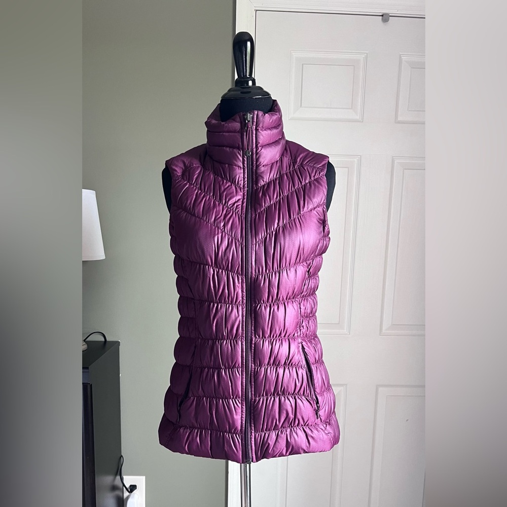 Athleta down vest burgundy size XS gently used.
